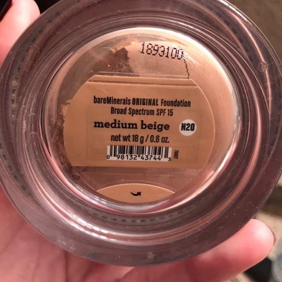 Medium beige bare minerals. - Picture 2 of 2